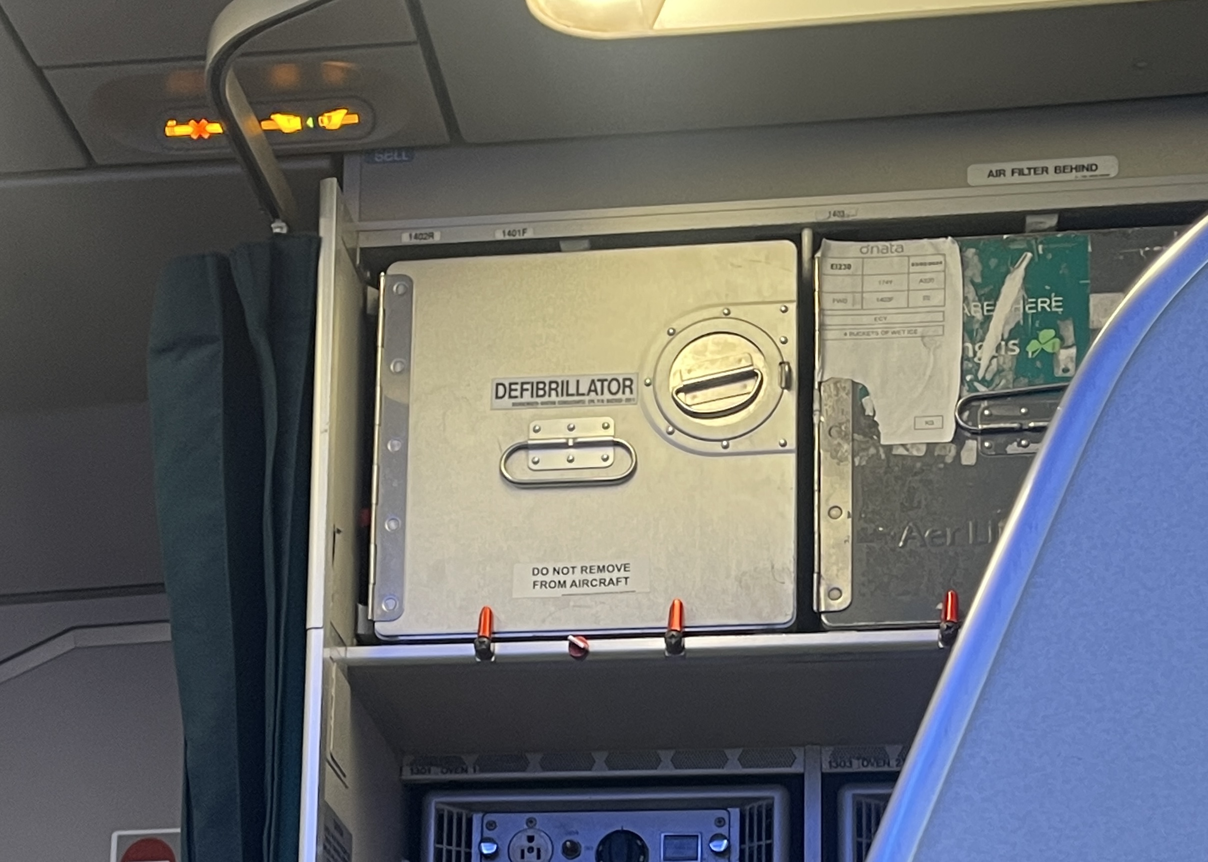 Quarter-turn fasteners and retention clips on aircraft galley equipment