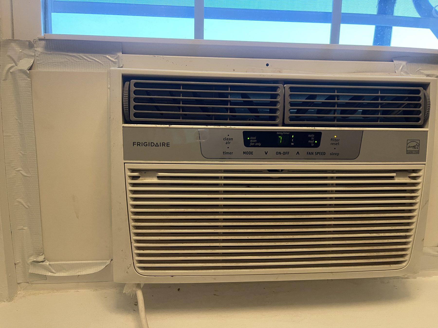 Air conditioner with indicators but flat, tiny buttons
